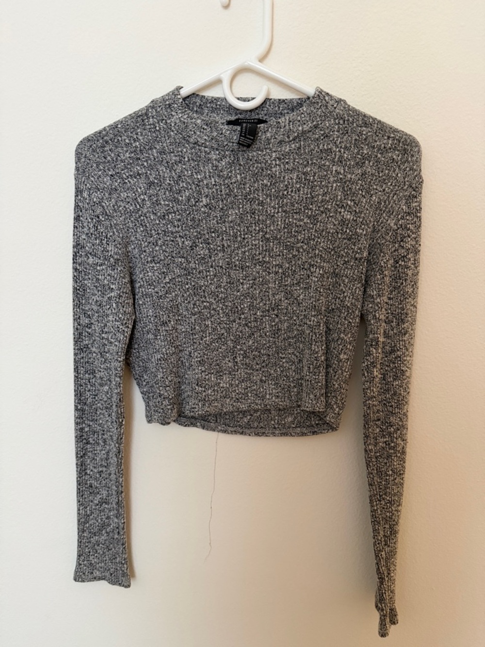 Forever 21 Gray Ribbed Long-Sleeve Crop Top
